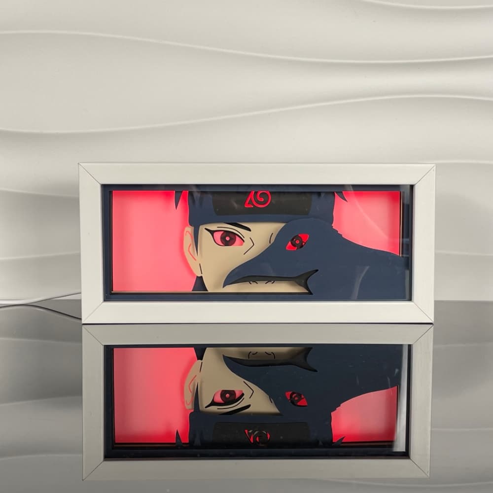 Lampada light box Itachi Il corvo accesa, Naruto