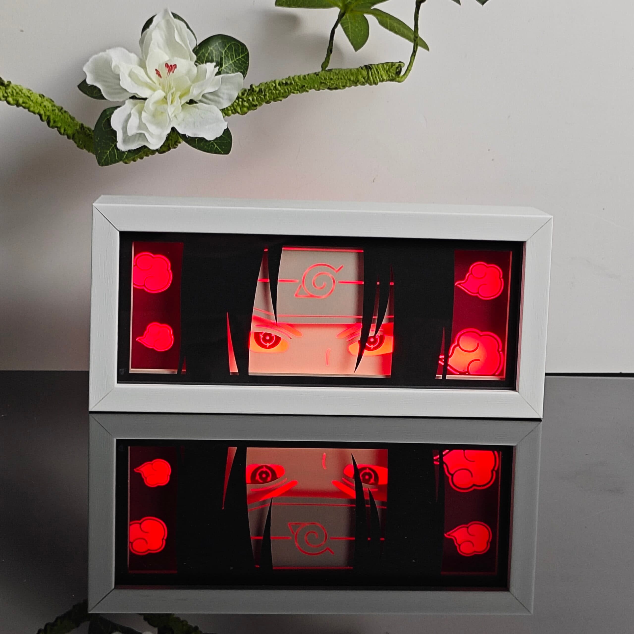 Lampada light box Itachi Sharingan accesa, Naruto (altra vista)